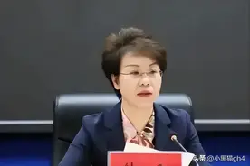 贵州女“老虎”，被逮捕画面曝光，网友关注点都在衣服上图片