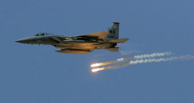 100枚导弹从天而降，美军开始斩首，中东打起来了，英法德俄失声