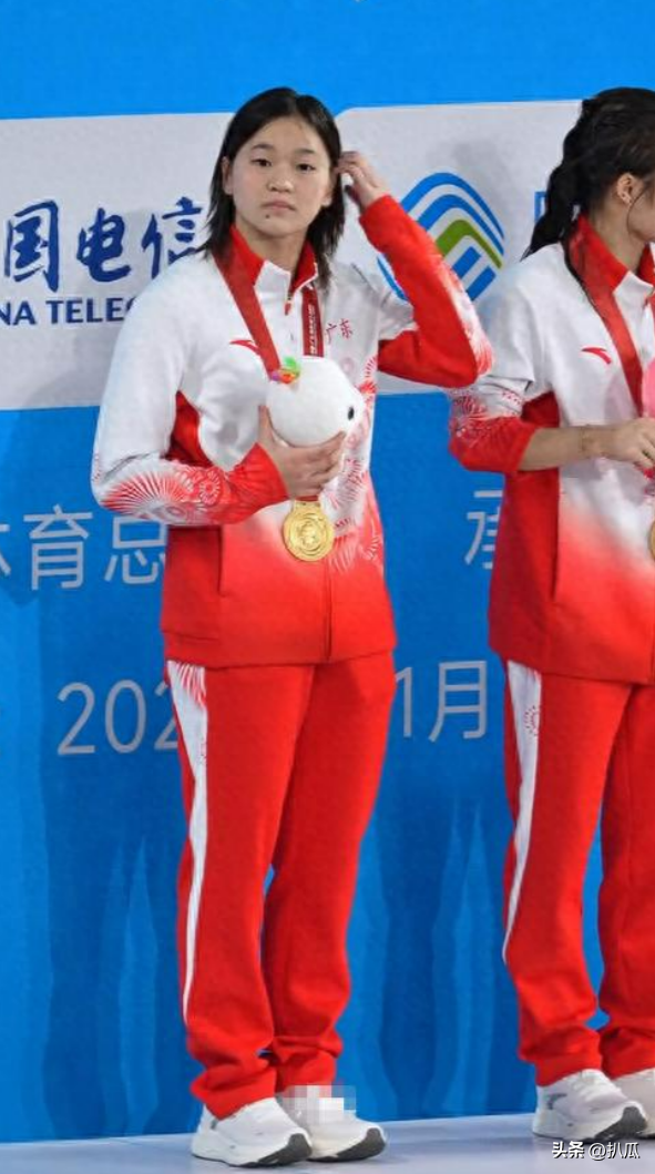 全红婵爸妈也没想到，别墅刚封顶，一家人就走上了大衣哥的老路