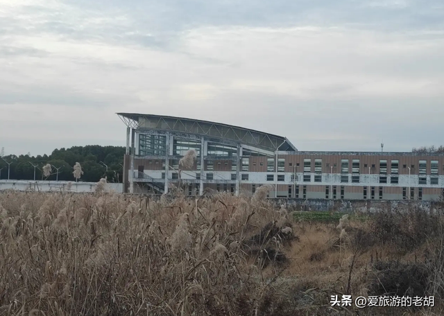 8亿元打造的“最美小镇”，开业仅10年就破产重组，如今一片荒凉