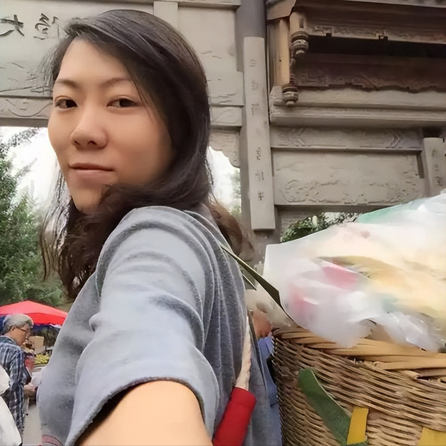 “辞职看世界”的女老师，11年后现状曝光：黯然回乡	，老公已分手