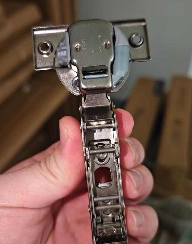 全屋定制的“隐形坑”——铰链！这5点不注意，商家坑你没商量！