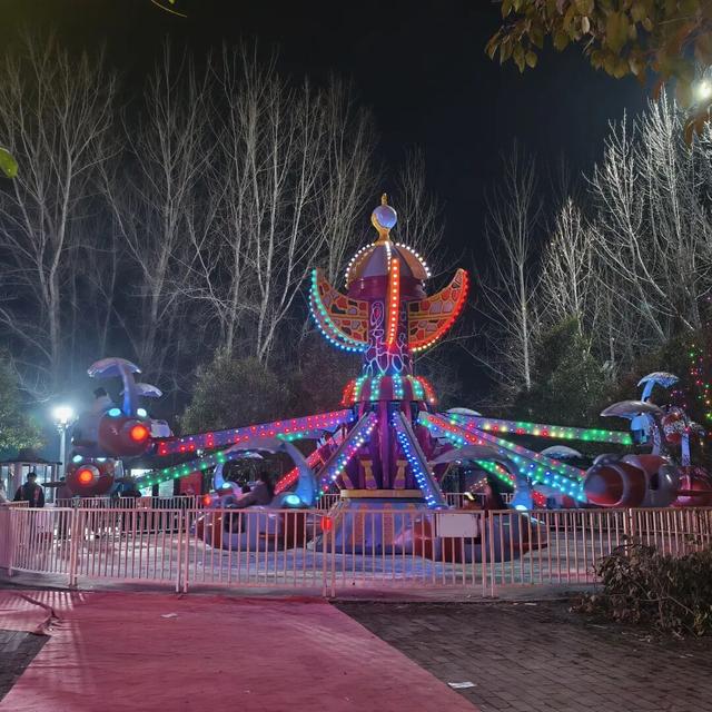 泌阳和园灯火璀璨，正月十五前都能玩