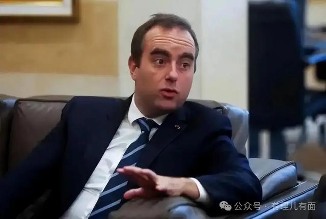 法国新总理为何“闪退”