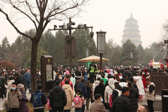 文旅产业严重过剩，复制粘贴的古镇还能骗我们多久？