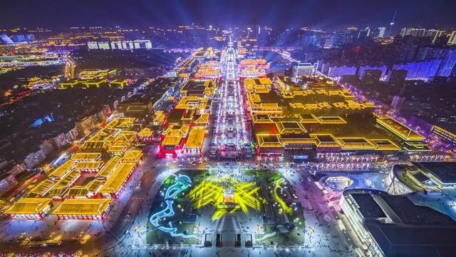 乘坐全国首辆唐诗主题观光车 沉浸式体验西安的唐诗文化