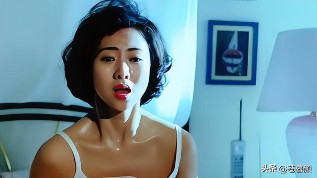 她出身清华大学，因拍三级片与父母决裂，如今再不让女儿进娱乐圈