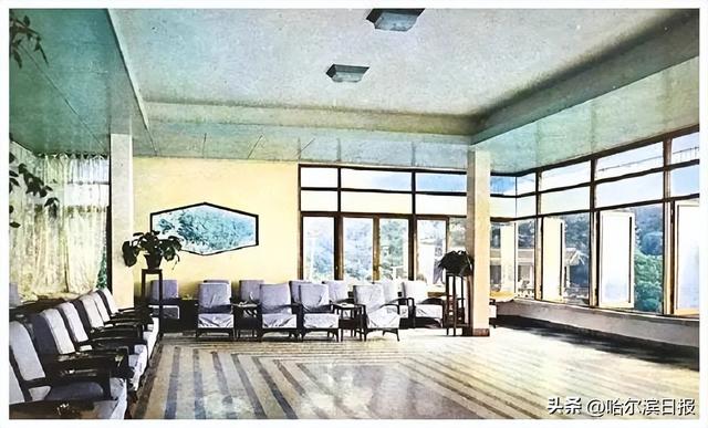 桂林一景区50年历史建筑“朝晖楼”改成网红民宿，周末一房难求，改掉经典设计被指“审美降级”，当地回应