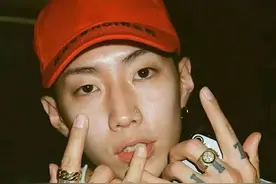 韩国爱豆越来越癫，朴宰范开通“擦边频道”，拍摄角度低俗辣眼睛图片