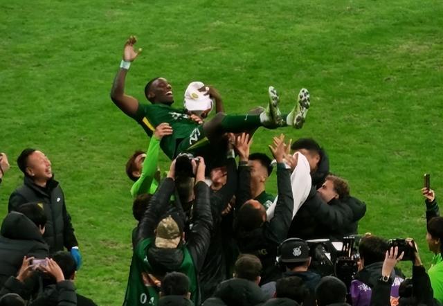 感人！中超金靴已能用中文交流：想加入国足，不要安家费！