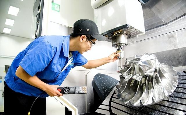 停一天或损失2亿元？美国封锁技术看热闹,我国咬牙攻克压缩机！