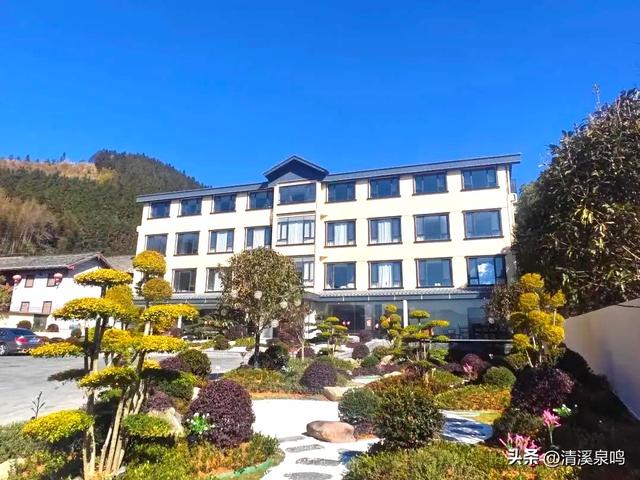 凰落秋光里，云宿醉芳华