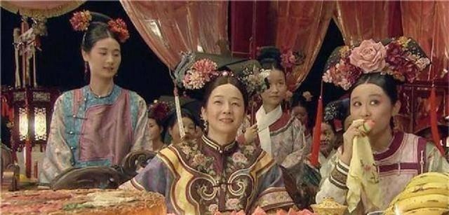 启功见“清华园”三字后，长叹一声：字写得真不错，难怪清朝会亡
