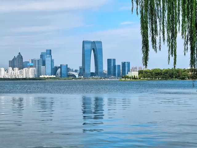 金鸡湖，一幅永不落幕的动态苏绣长卷