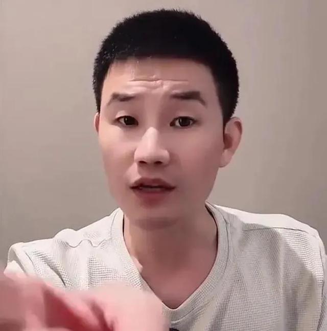 699元手机“罗生门”：老陈打假变“自打脸”，直播水有多深？