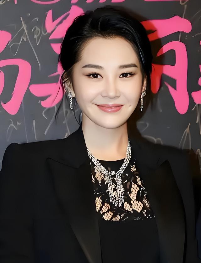 一生 “风流成性、老少通吃”，被称女人中极品的她，却56岁还单身