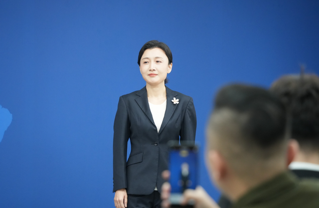 高市早苗拒绝对华认错，中方直接反将一军，日本迅速派人来华面谈