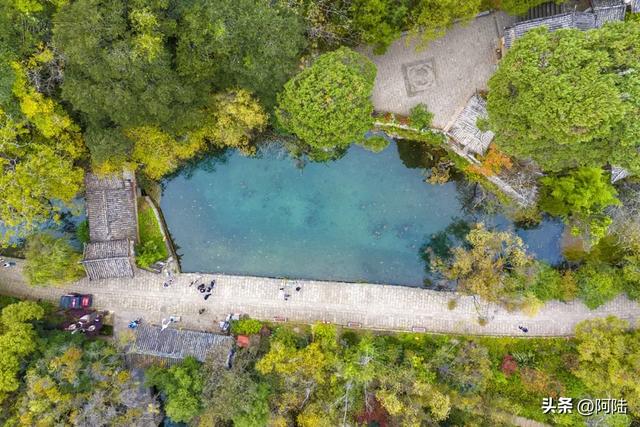 丽江的最美秋色九鼎龙潭，但位置隐秘，大部分游客都视而不见