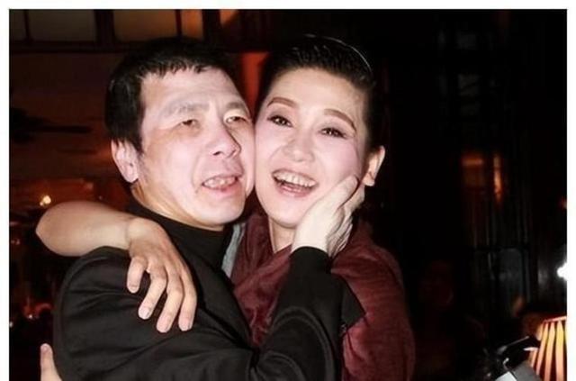 徐帆回应离婚五个月后，冯小刚再惹争议，养女徐朵竟成了导火索