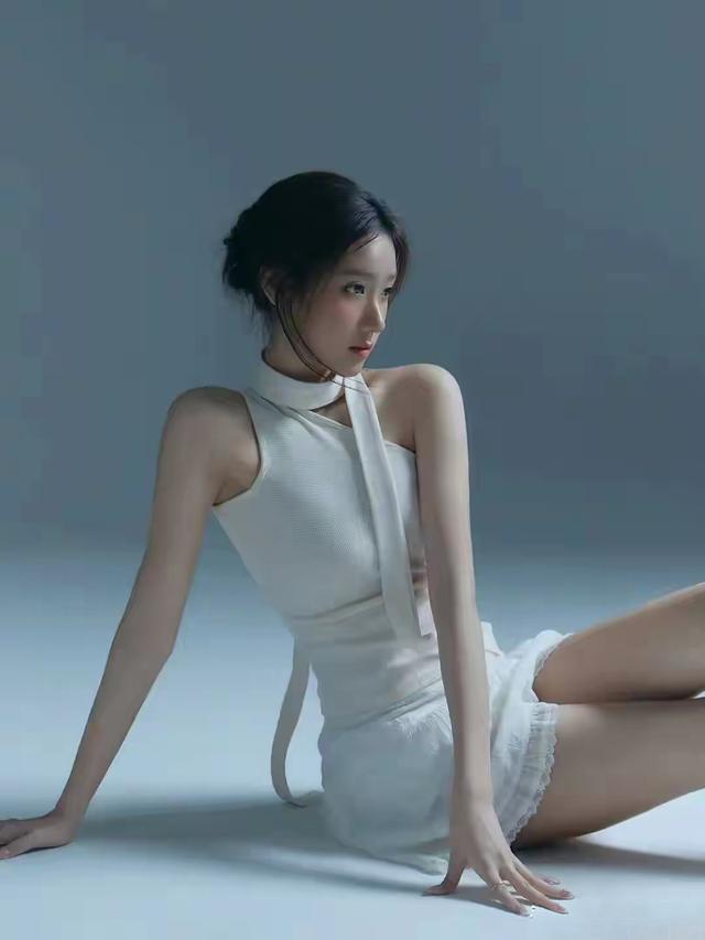 ‌00后北舞校花周静波，172cm的舞蹈精灵，身体超柔软