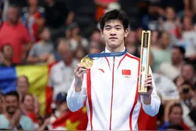 新“飞鱼”潘展乐和他的教练们图片