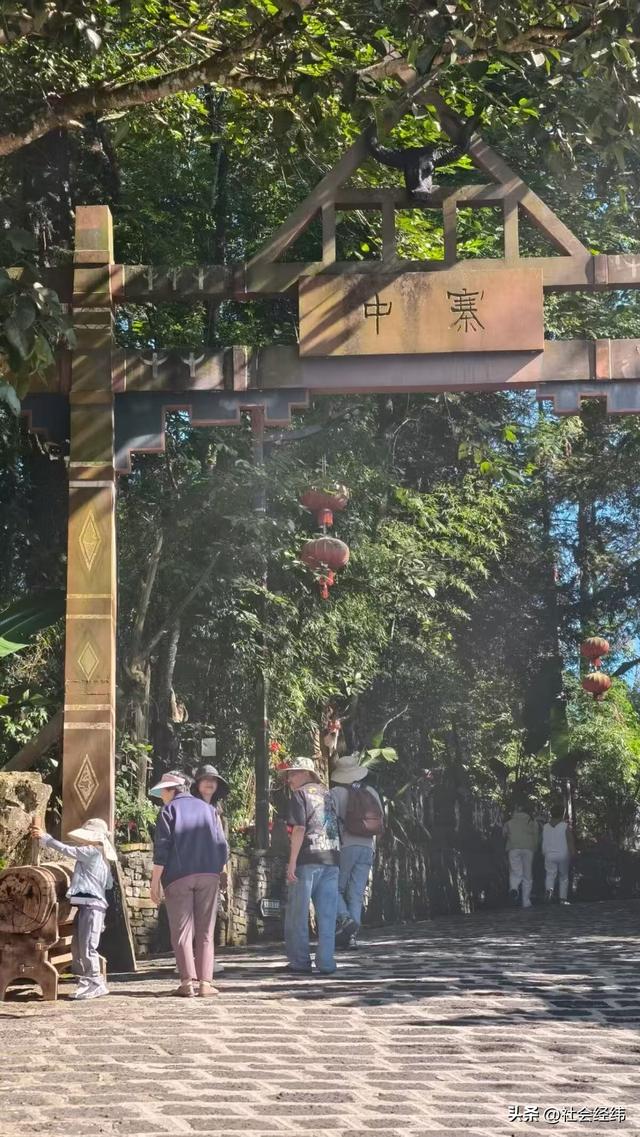 【每日一景】走进原始的司莫拉佤族山寨