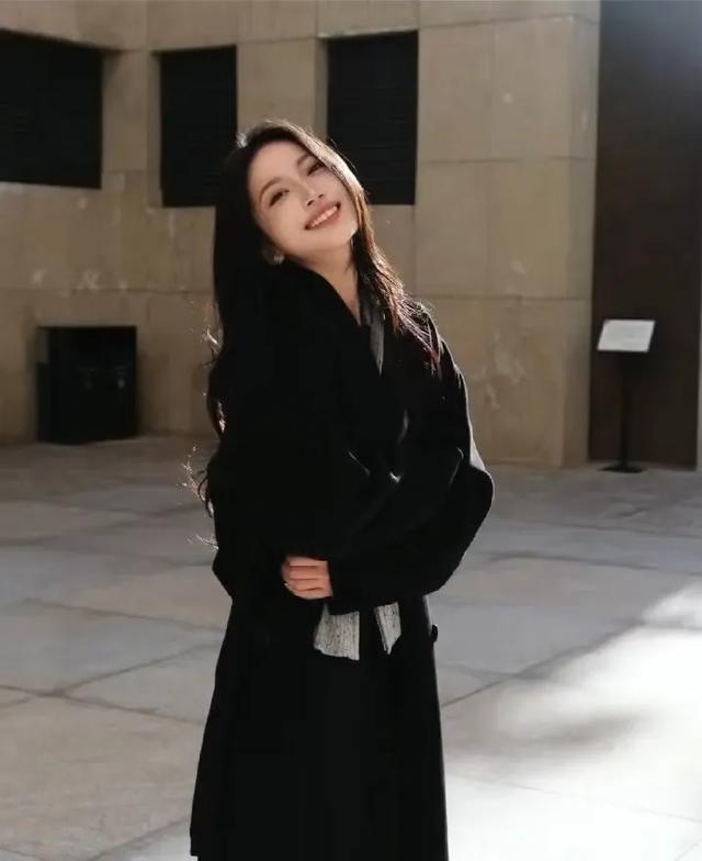 上海校花,172cm身段45kg,美得太犯规,让人移不开眼