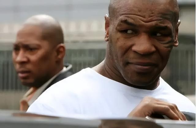 2006年泰森来北京，虔诚瞻仰毛主席遗容，感慨道：我是如此渺小