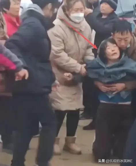 辽宁4岁女童走失新后续：院内监控流出：这才是她活下来的关键！