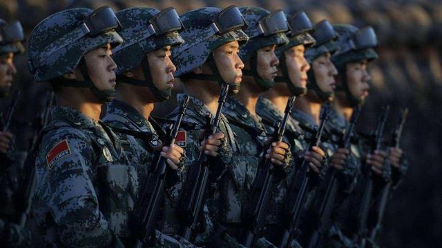 毛主席纪念堂，为什么是解放军持枪守卫，而不是武警？