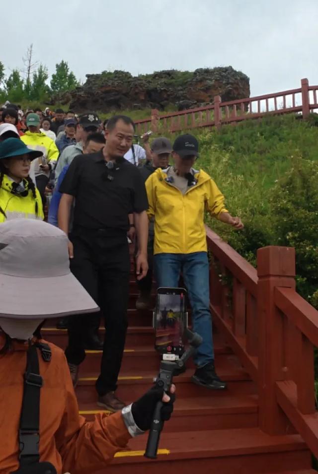 俞敏洪直播探秘“东方小瑞士”和千万网友云端感受阿尔山的美
