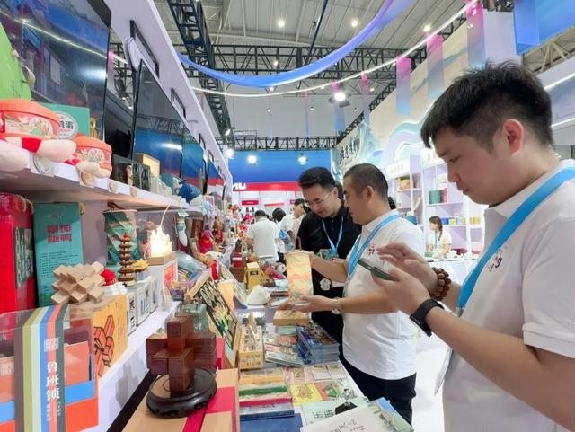 “运河明珠·匠心枣庄”闪耀2025 中国文化旅游产业博览会