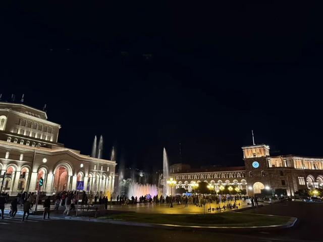 人均卡戴珊，这个忧伤又美丽的小国让我念念不忘