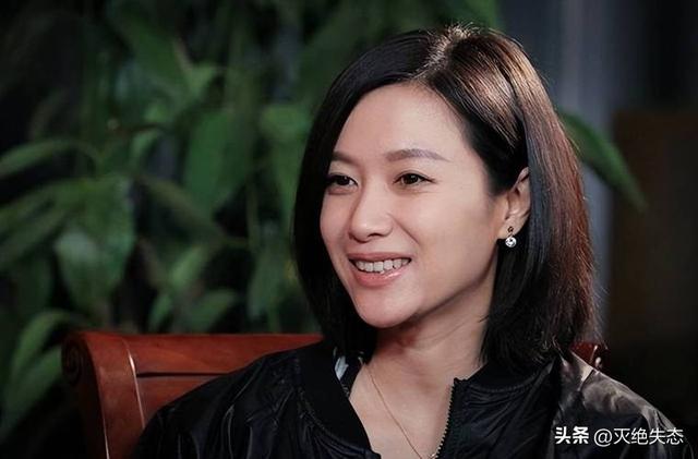 从19岁开始男人不断，半百了还没玩够，“风流才女”徐静蕾现形记