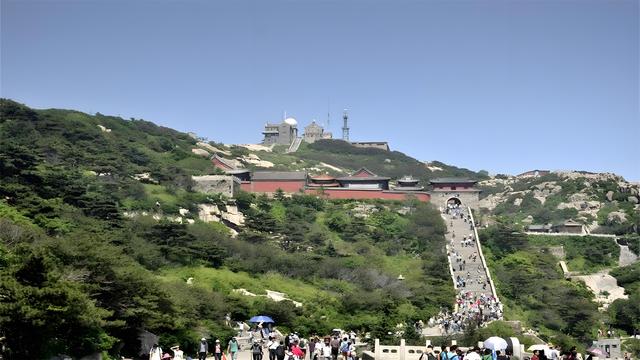 山东省16个地级市，面积、人口、GDP、5A景区、高校等数据比较