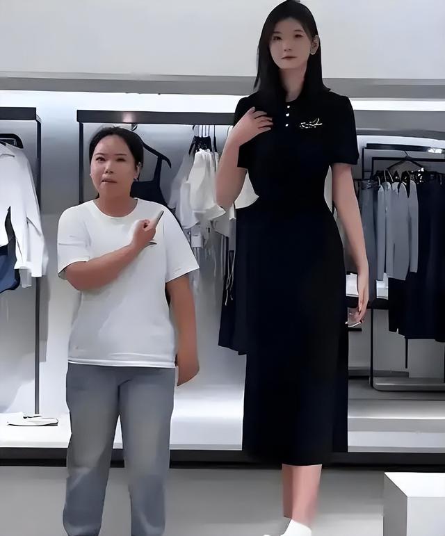 东北女孩身高2.26米，貌美如花，妈妈却天天发愁：这辈子都难嫁人