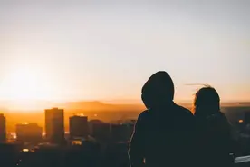 查岗，情侣APP的敛财术图片