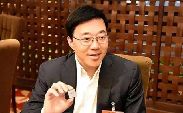 轮到美国被“垄断”了！“芯片之父”弃美回国，研发成果堪比核武