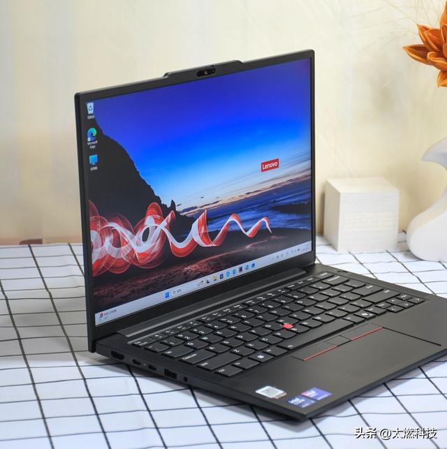 ThinkPad E14 2025 AI元启长续航版测评：全天候续航超轻薄商务本