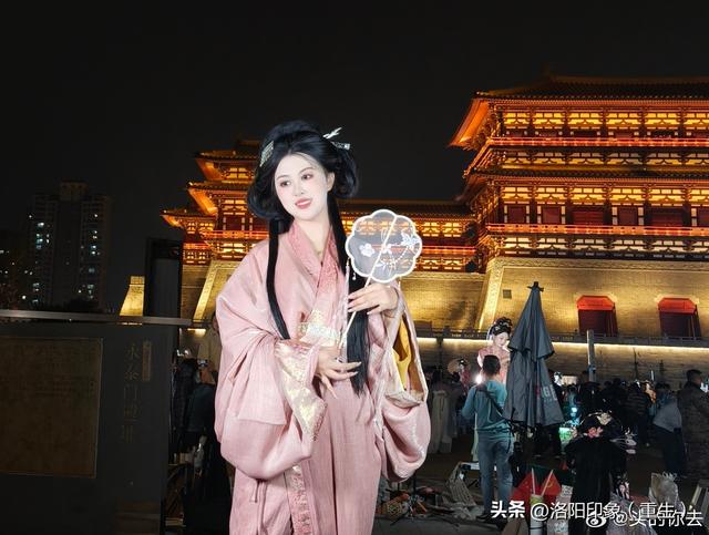 汉服攻占洛阳！满城穿越的“神都”拿捏了年轻人的终极嗨点
