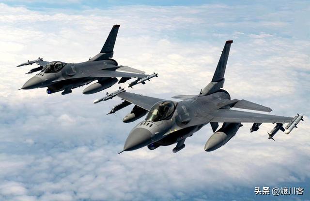 战争一触即发？美军F18硬闯委内瑞拉，扣油轮抢石油，委方不手软