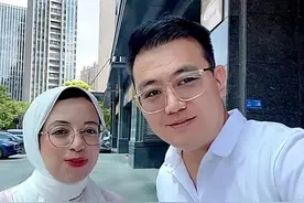 埃及姑娘说被中国小伙骗到手了，婚后的日子甜如蜜图片