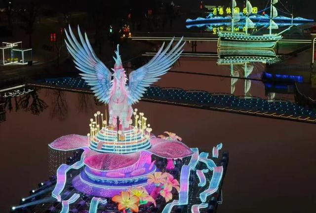 盛唐遇上江南，飞马水城点亮梦幻灯会