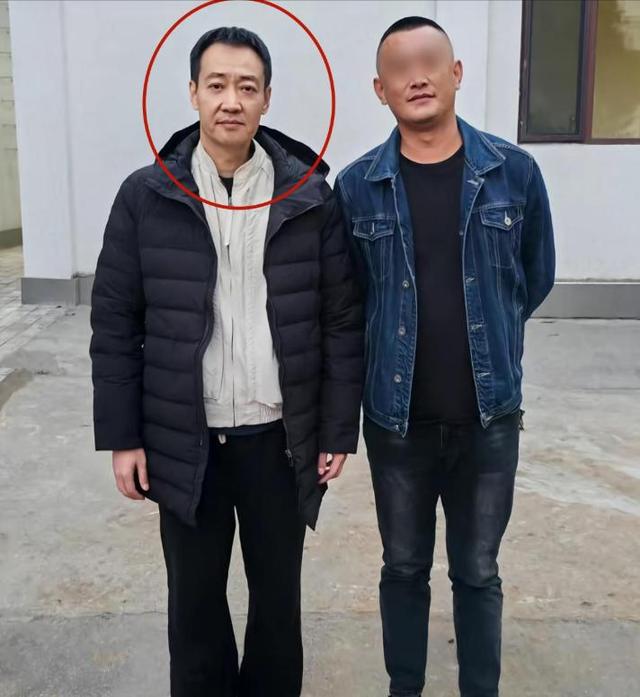 辛柏青状态不对劲了！丧妻后首露正脸，眼神空洞，憔悴到不敢认