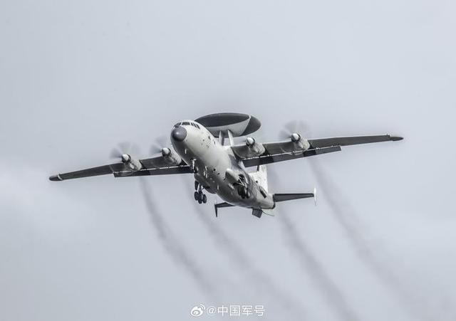 不再惯着！菲船3次撞击中方海警船，052D出击强行驶入菲巡航编队