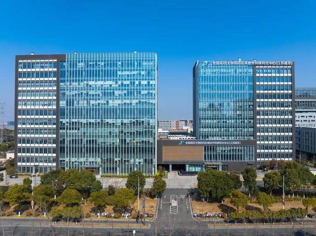 人民日报连续关注南京向“新”而行