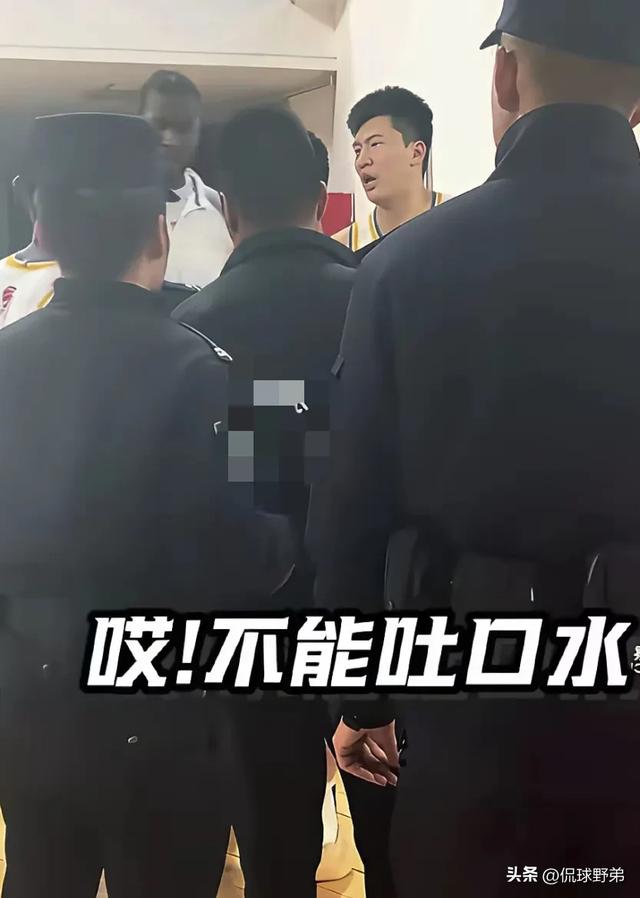 事情闹大!CBA对山西球迷吐口水开出罚单!结果要北京首钢来买单
