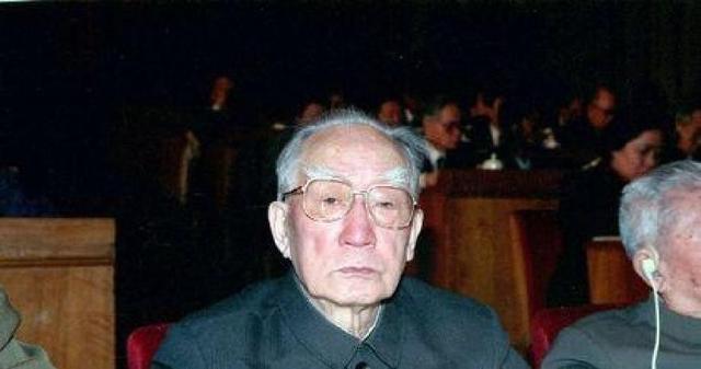 伟人去世十年后的1986年，薄一波预言：以后毛主席的地位还会更高