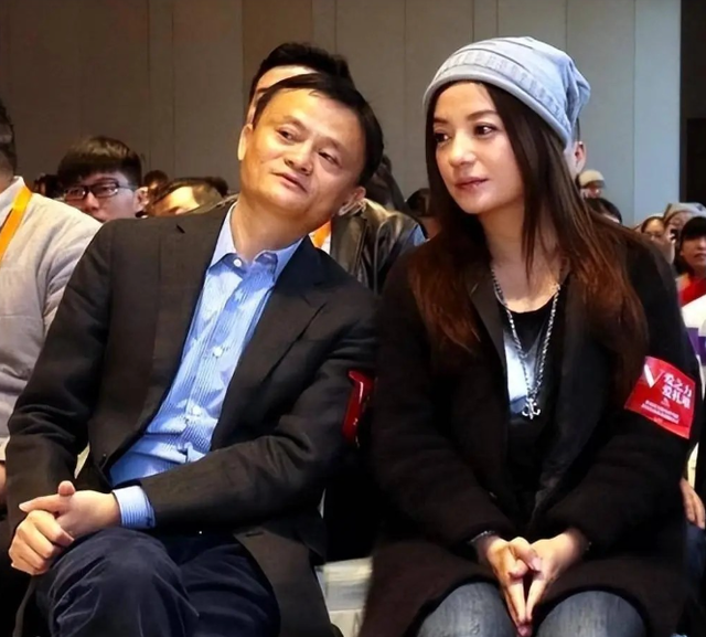 封杀4年后，49岁赵薇又有消息，因胃癌去世传闻5个月前就真相大白