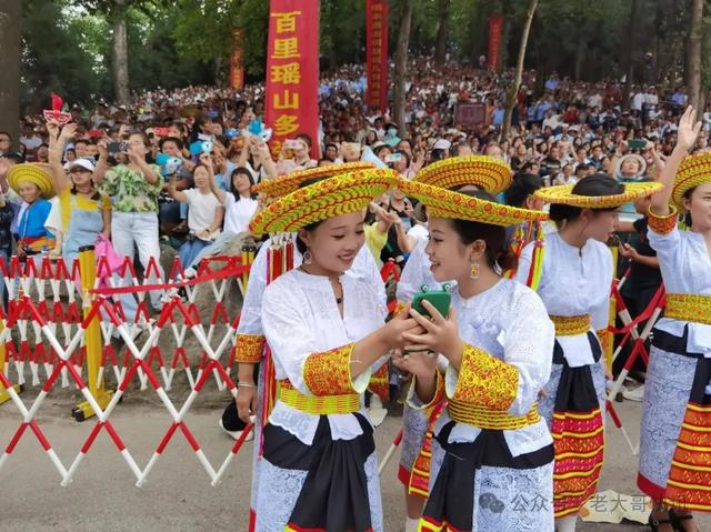 雪峰山台地:夏日清凉与花瑶风情交织的秘境